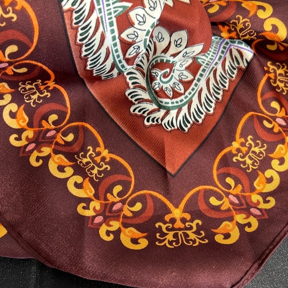 Piper K | Vintage Paisley Inspired Scarf w/ Brooch - Picture 4 of 6